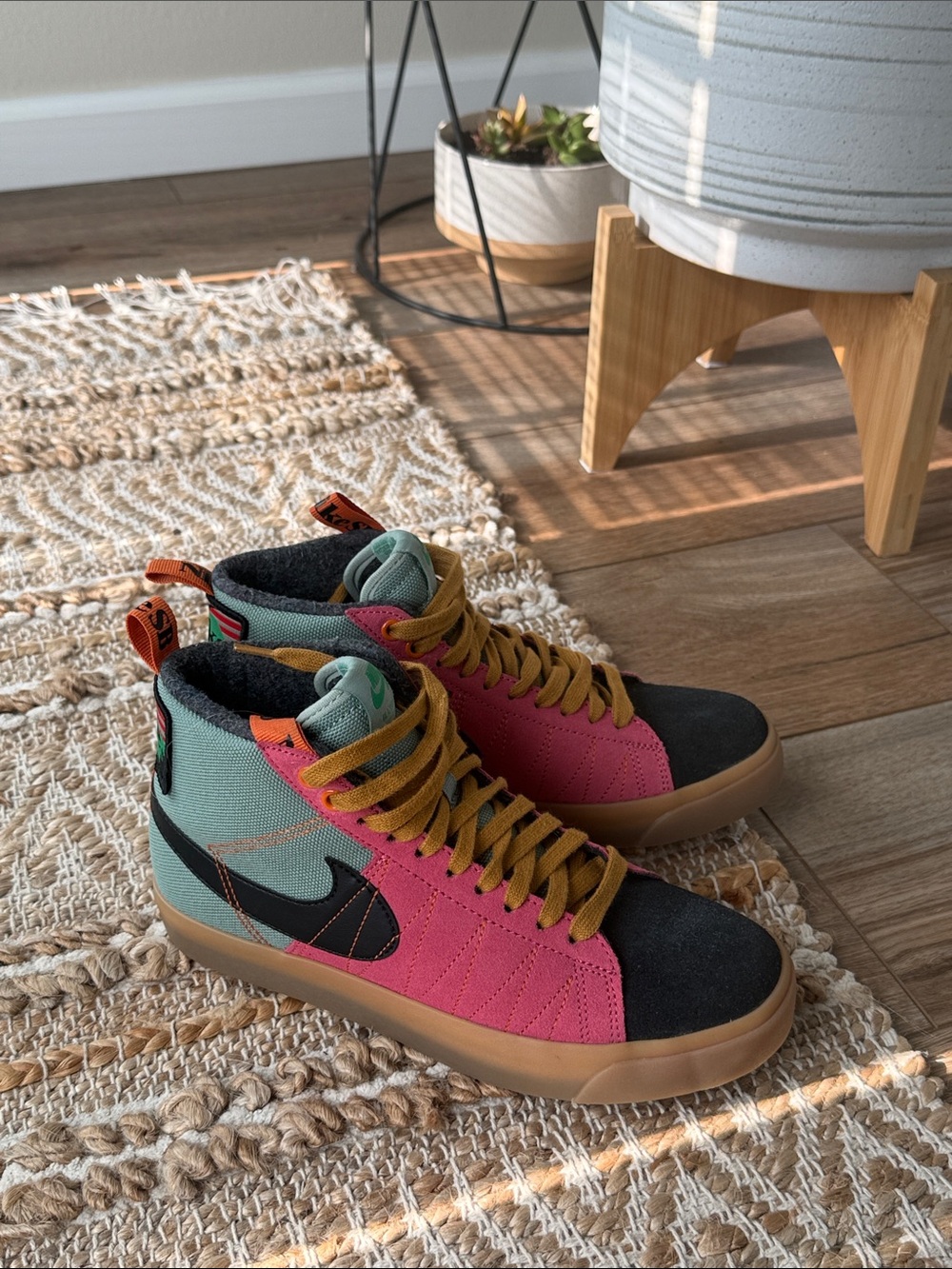 Nike High-Top Sneakers in Pink, Black & Mustard Mens 5.5.
